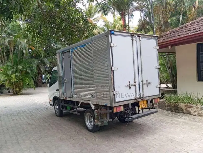 Toyota Dyna 2006 Lorry (Used)