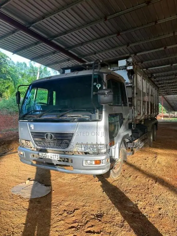 Nissan Dump Truck 2007 Lorry (Used)