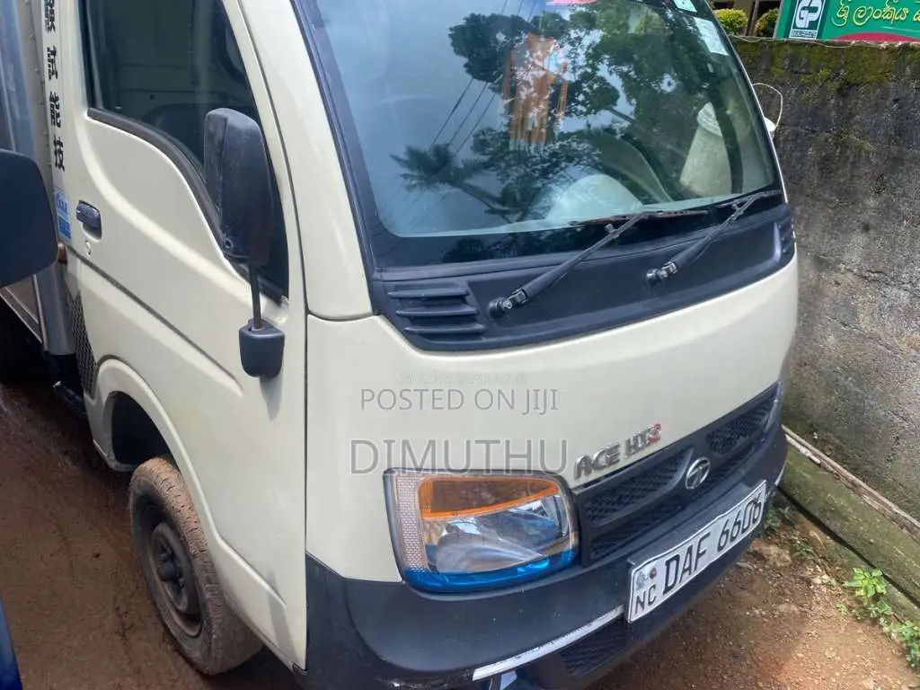Tata Dimo Batta 2017 Lorry (Used)