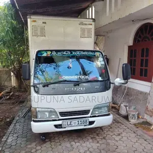 Isuzu NKR 2006 Lorry (Used)