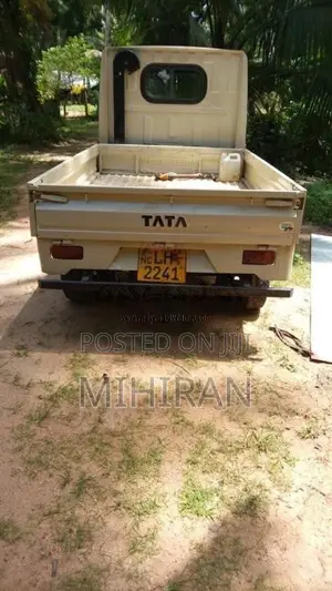 Tata Dimo Batta 2010 Lorry (Used)