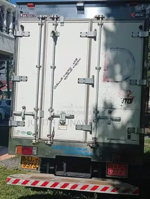 Isuzu Freezer 2011 Lorry (Used)
