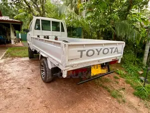 Toyota CM75 1999 Lorry (Used)