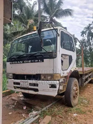 Nissan Nissan 1990 Lorry (Used)