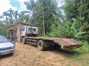 Nissan Nissan 1990 Lorry (Used)