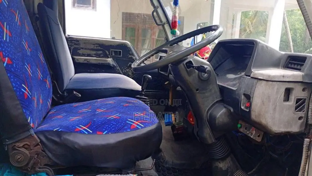 Eicher Mitsubishi 1995 Lorry (Used)