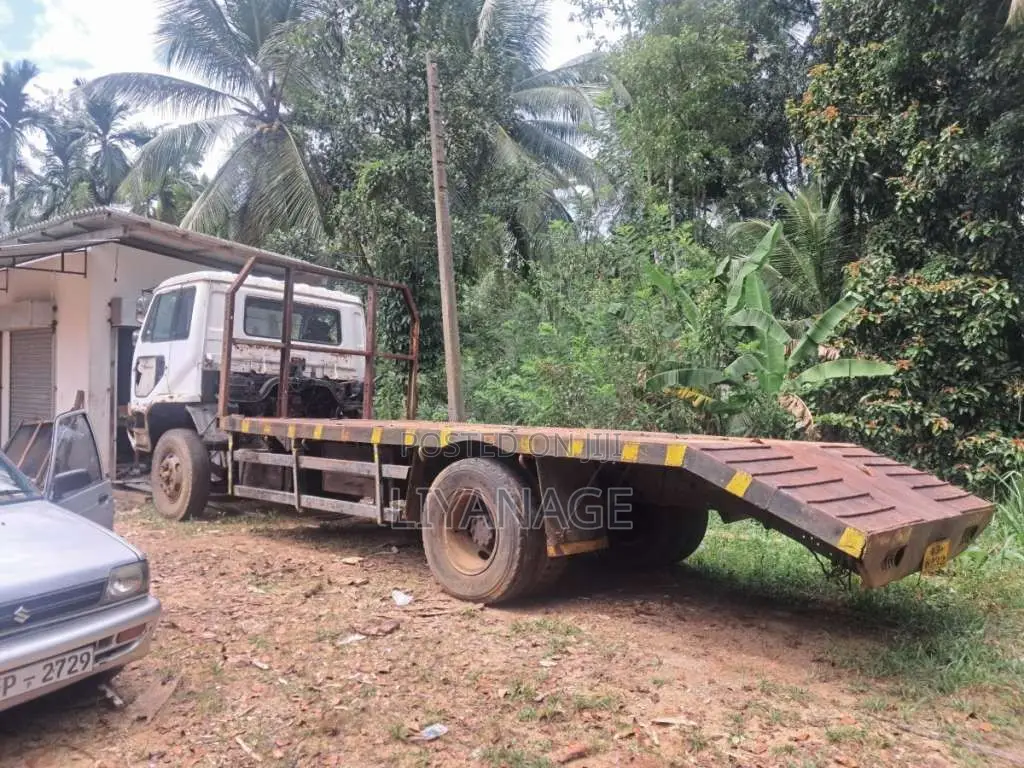 Nissan Nissan 1990 Lorry (Used)