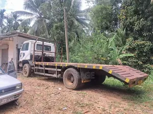 Nissan Nissan 1990 Lorry (Used)