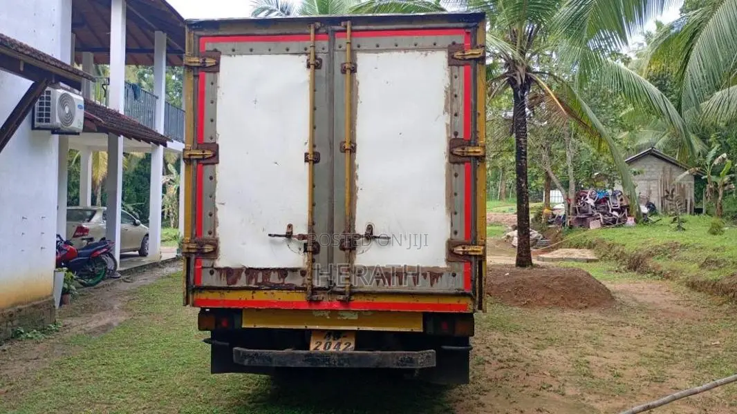 Eicher Mitsubishi 1995 Lorry (Used)