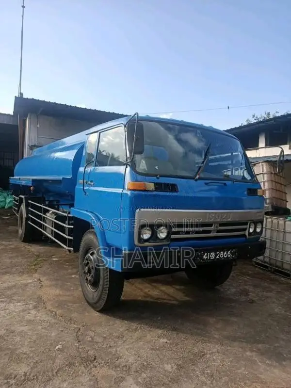 Isuzu Forward 1982 Lorry (Used)