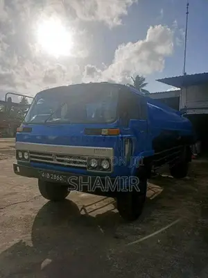 Isuzu Forward 1982 Lorry (Used)