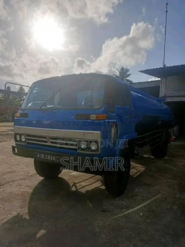 Isuzu Forward 1982 Lorry (Used)