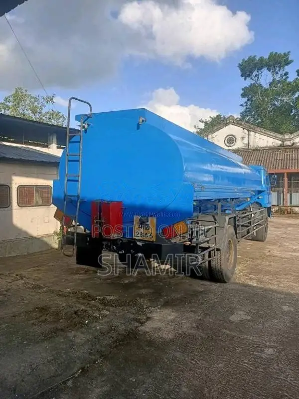 Isuzu Forward 1982 Lorry (Used)