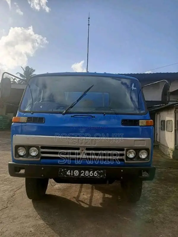 Isuzu Forward 1982 Lorry (Used)