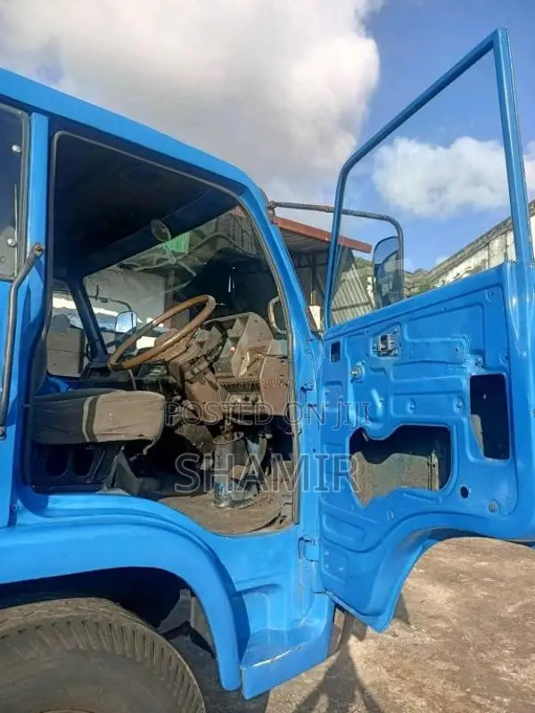 Isuzu Forward 1982 Lorry (Used)