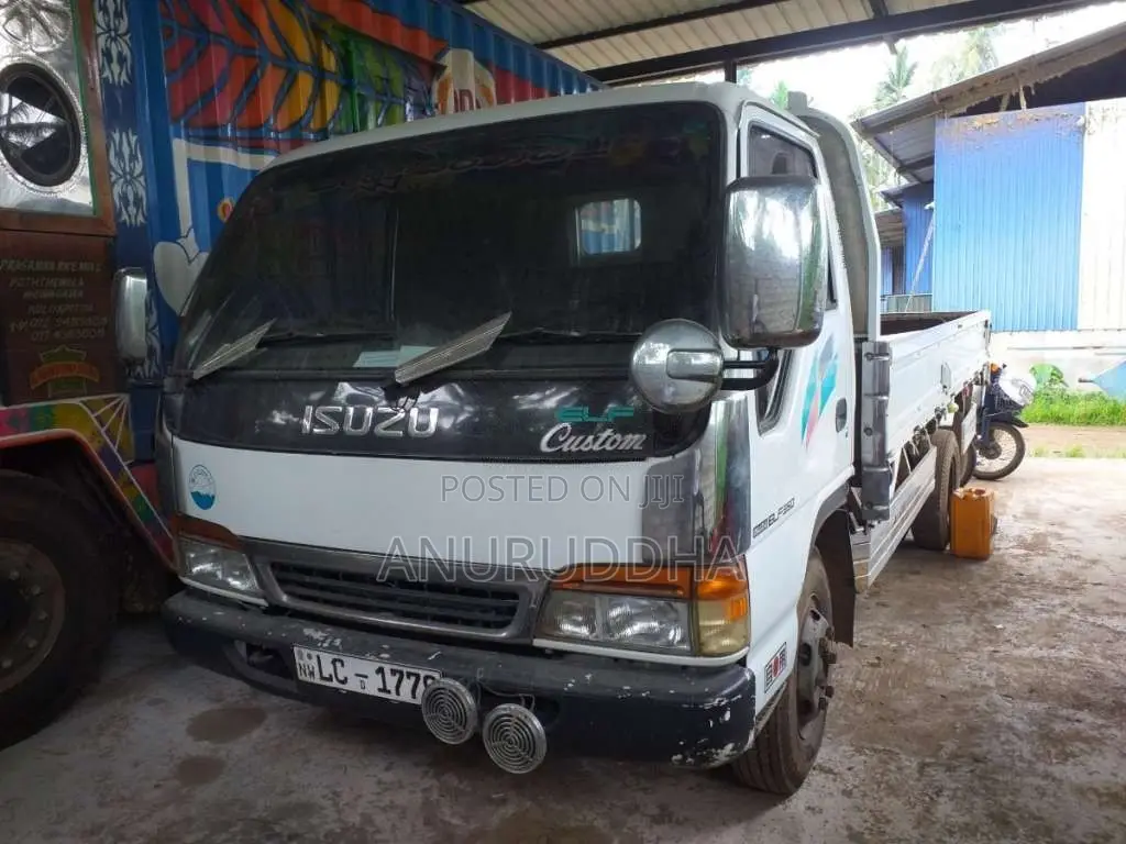 Isuzu NPR 1998 Lorry (Used)