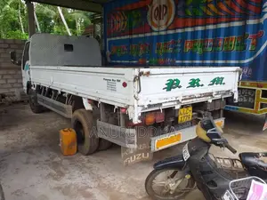 Isuzu NPR 1998 Lorry (Used)