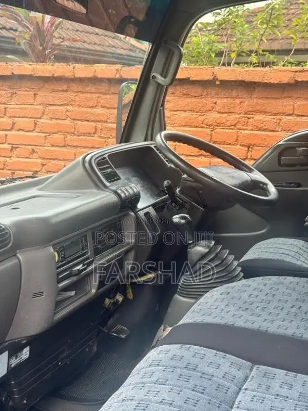 Isuzu NKR 2004 Lorry (Used)