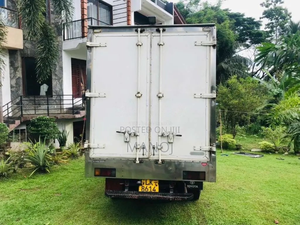 Toyota Dyna 2009 Lorry (Used)
