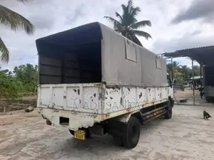 Mitsubishi Canter 2018 Lorry (Used)