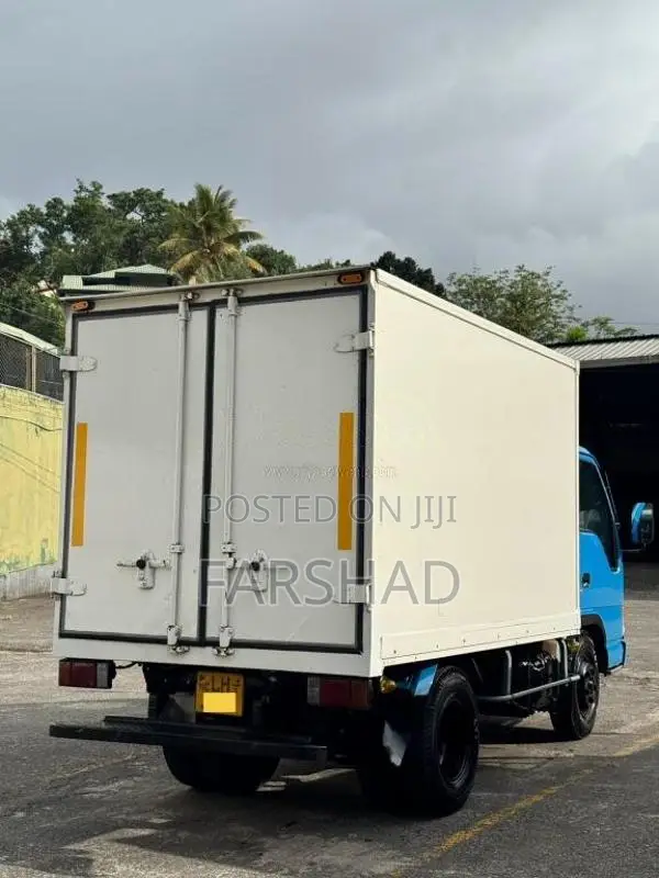 Isuzu NKR 2003 Lorry (Used)
