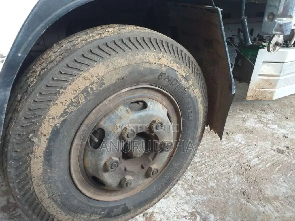 Isuzu NPR 1998 Lorry (Used)