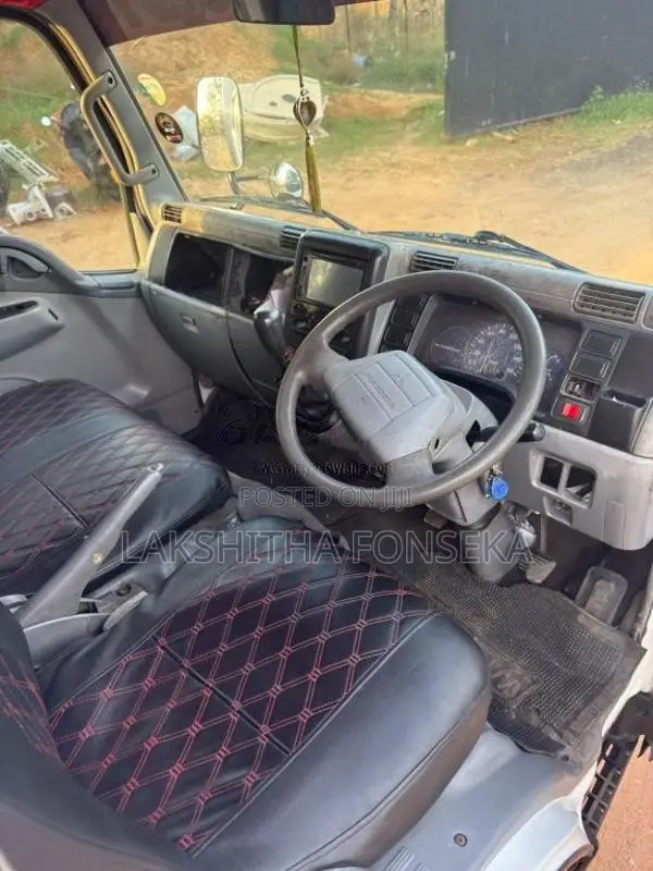 Mitsubishi Canter 2011 Lorry (Used)