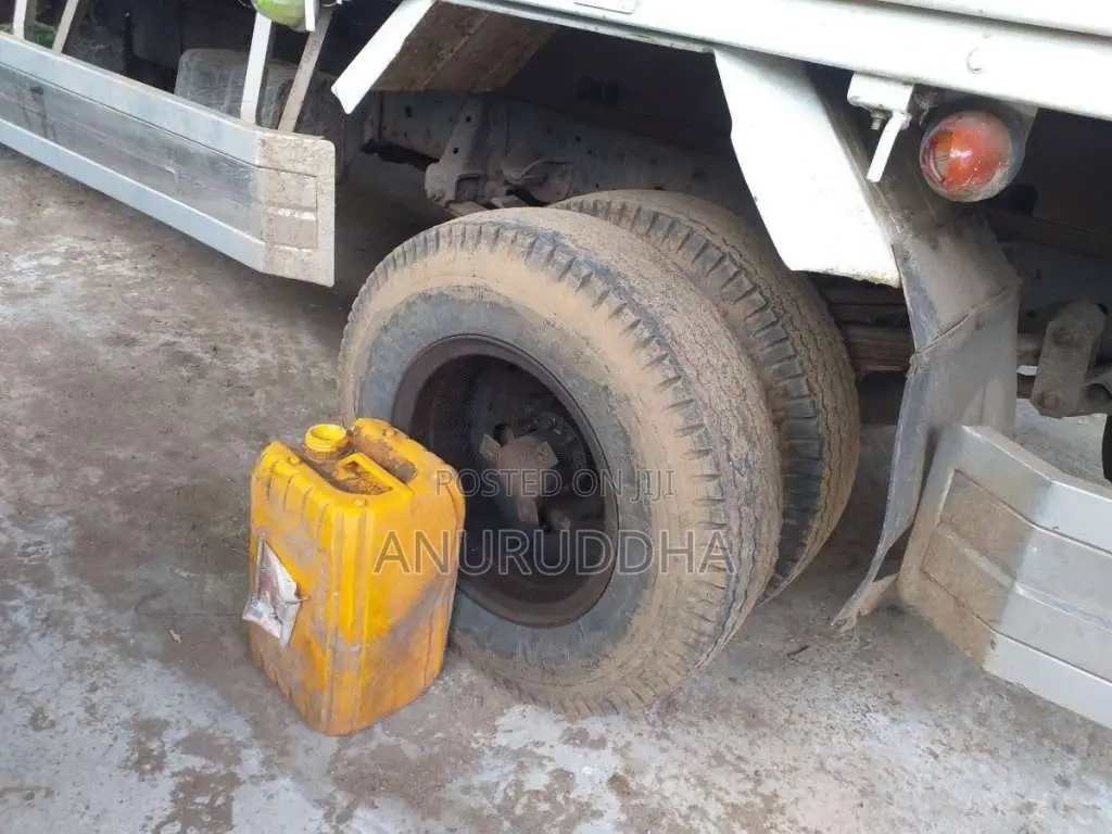 Isuzu NPR 1998 Lorry (Used)