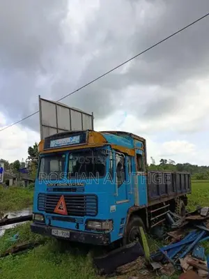 Ashok-Leyland Comet Super 2006 Lorry (Used)