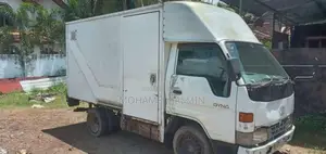 Toyota Dyna 1977 Lorry (Used)