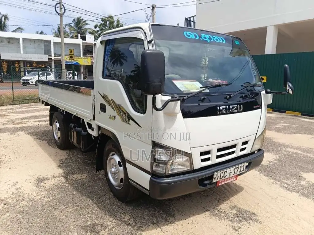 Isuzu NKR 10.5ft 2004 Lorry (Used)