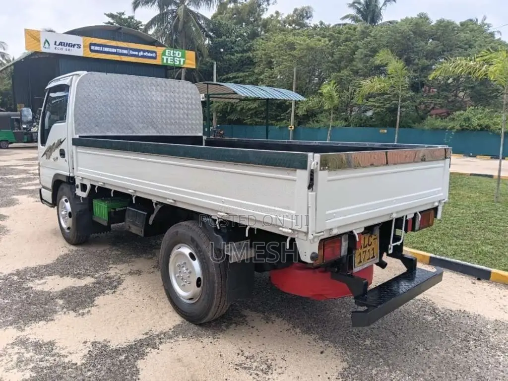 Isuzu NKR 10.5ft 2004 Lorry (Used)