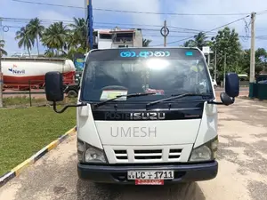 Isuzu NKR 10.5ft 2004 Lorry (Used)