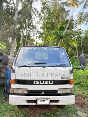 Isuzu ELF 1982 Lorry (Used)