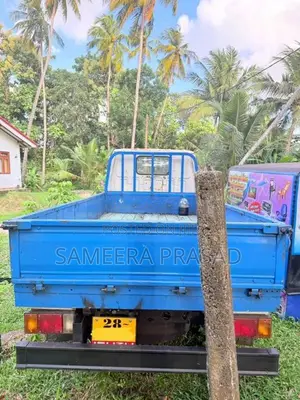 Isuzu ELF 1982 Lorry (Used)