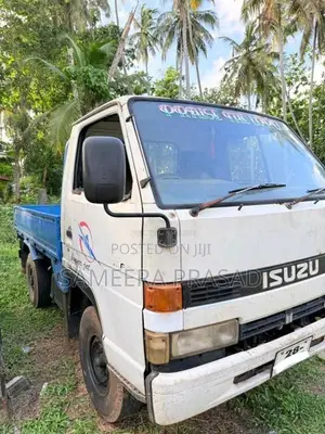 Isuzu ELF 1982 Lorry (Used)
