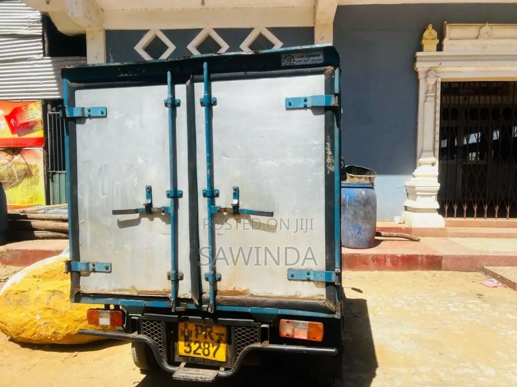 Mahindra Gio 2011 Lorry (Used)