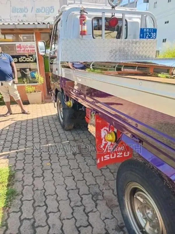 Isuzu Single Wheel 1984 Lorry (Used)