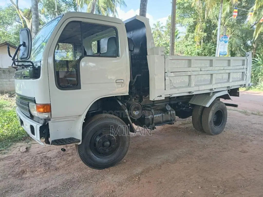 Nissan Tipper 1996 Lorry (Used)
