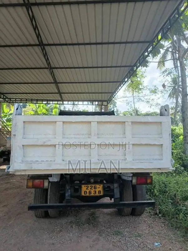Nissan Tipper 1996 Lorry (Used)