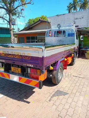 Isuzu Single Wheel 1984 Lorry (Used)