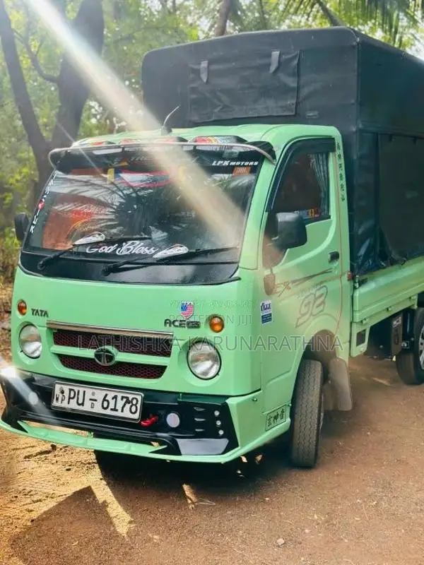 Tata Dimo Batta 2012 Lorry (Used)