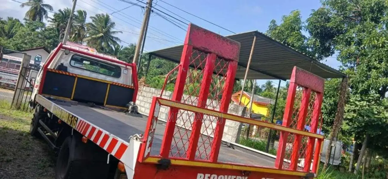 Toyota Carrier With Boom 2004 Lorry (Used)
