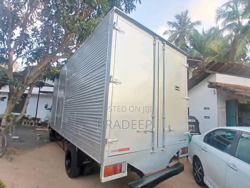 Mitsubishi Fuso 2003 Lorry (Used)
