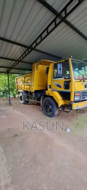 Ashok-Leyland Tipper 2016 Lorry (Used)