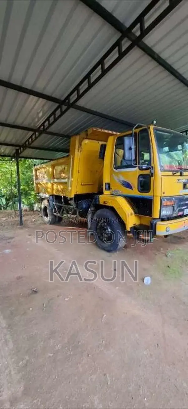 Ashok-Leyland Tipper 2016 Lorry (Used)
