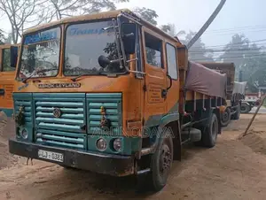 Ashok-Leyland Tipper 2011 Lorry (Used)