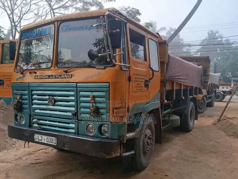 Ashok-Leyland Tipper 2011 Lorry (Used)