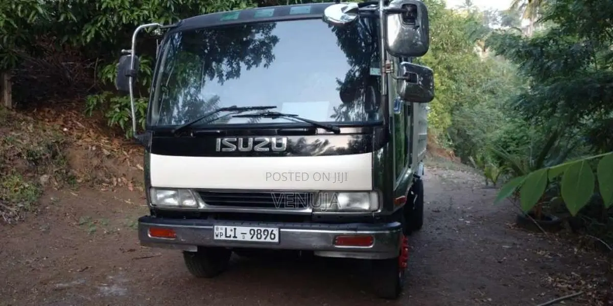 Isuzu Forward 2002 Lorry (Used)