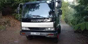 Isuzu Forward 2002 Lorry (Used)